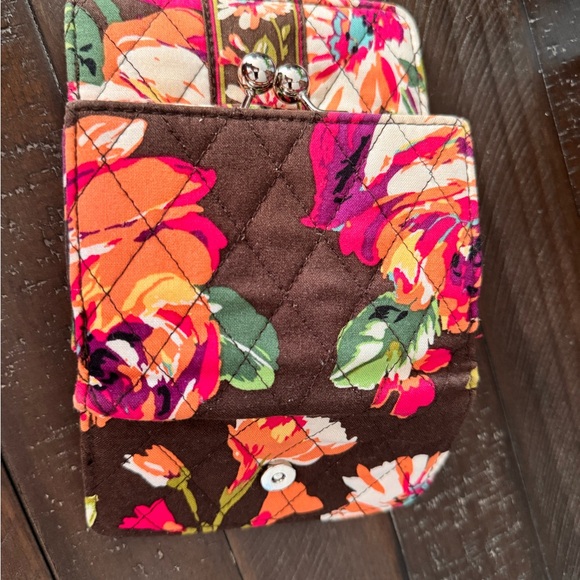 VERA BRADLEY SMALL KISSLOCK ENGLISH ROSE QUILTED wallet/coin - Picture 4 of 7